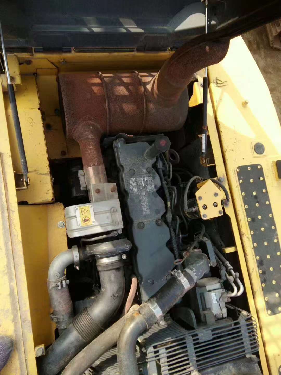 Komatsu 200-8 2 image 9