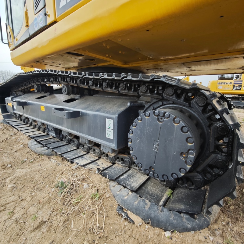 Komatsu 220-8 image 9