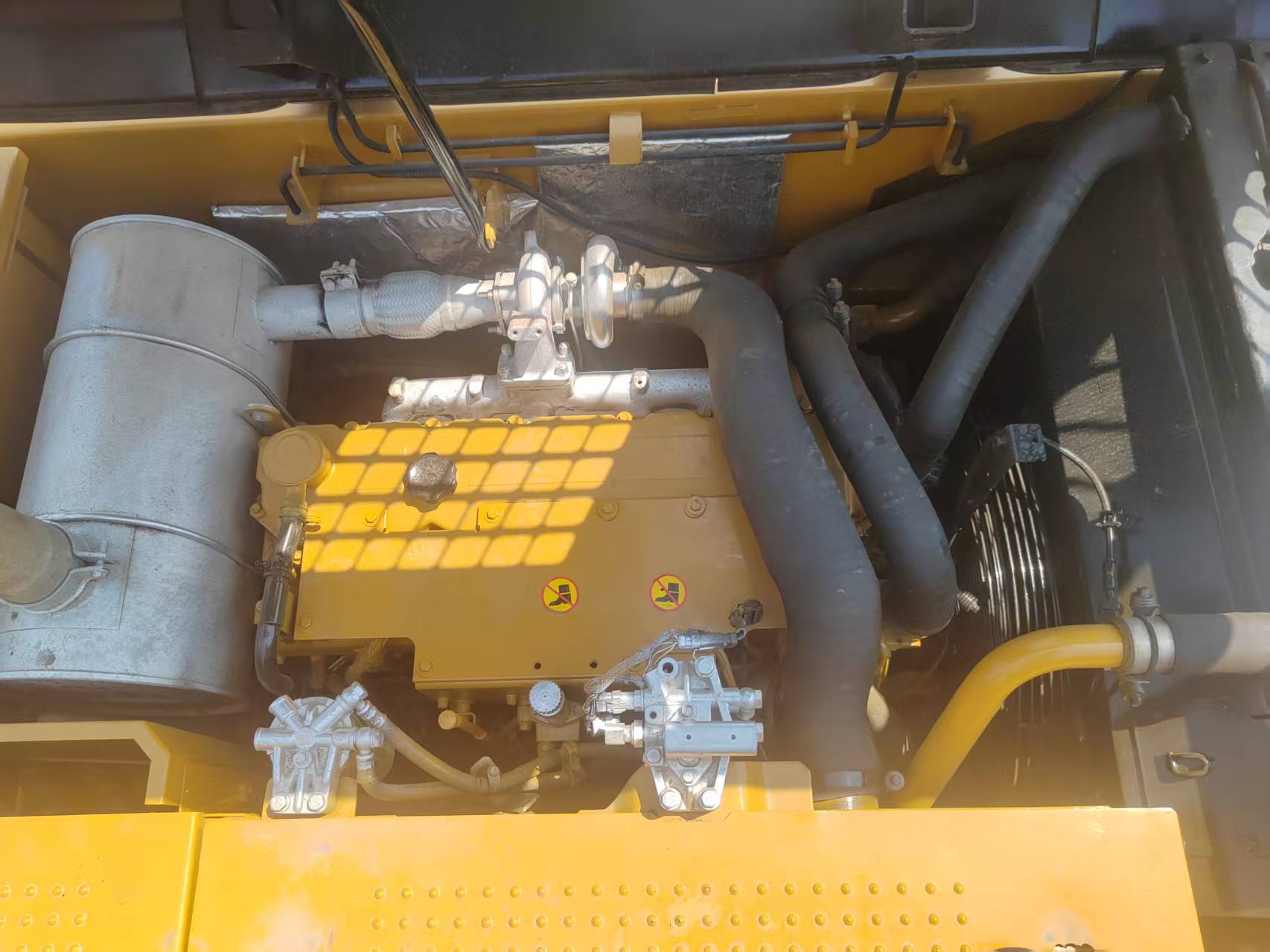 Caterpillar 320D2L image 10