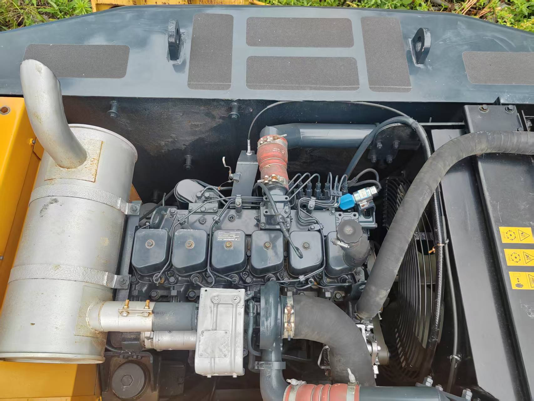 Hyundai 220 image 10