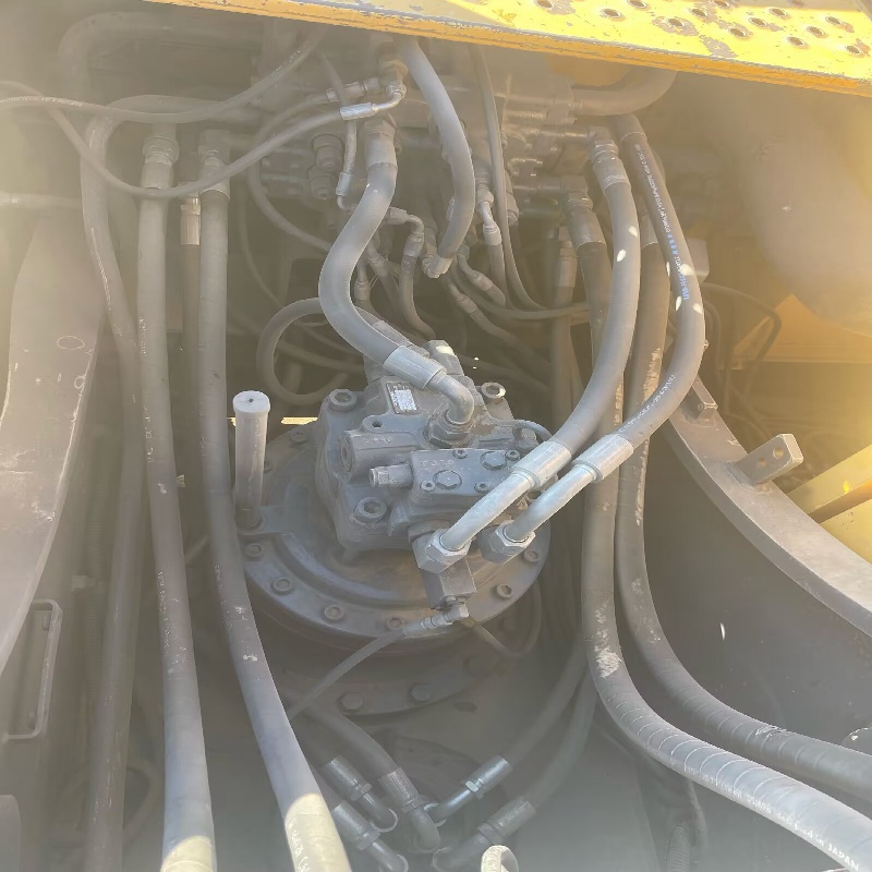 Volvo 240 Authentic image 10