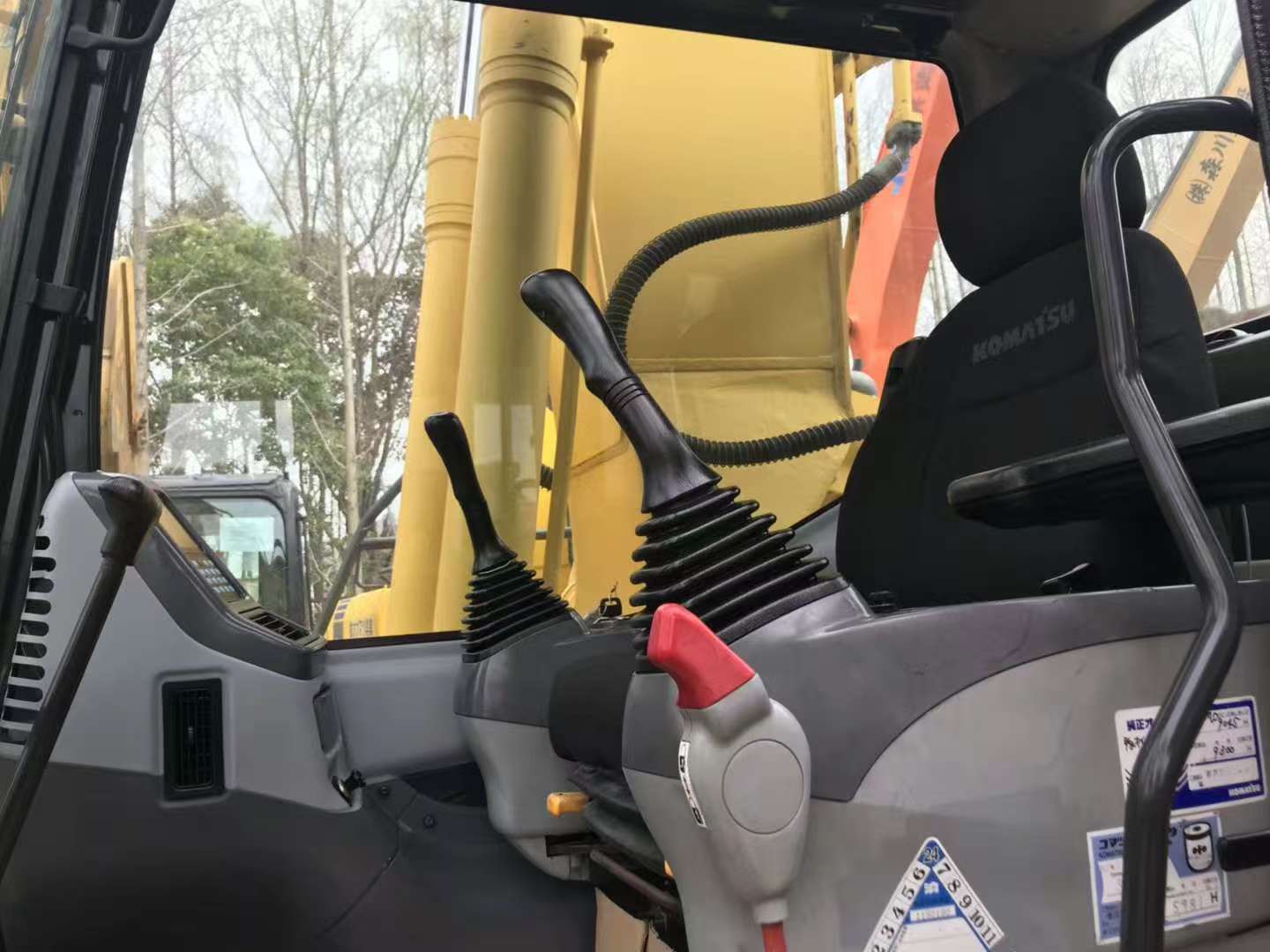 Komatsu 200-7 image 10