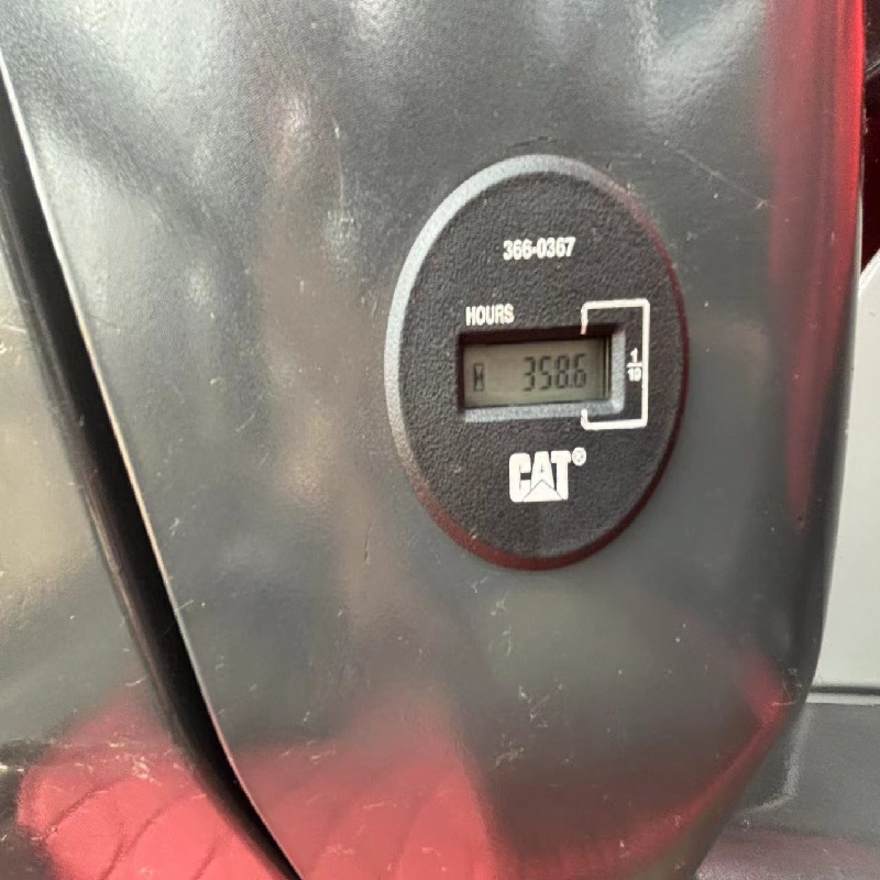 Caterpillar 330D2 image 9