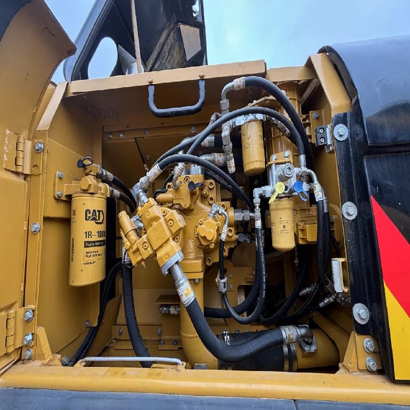 Caterpillar 330D2 image 8