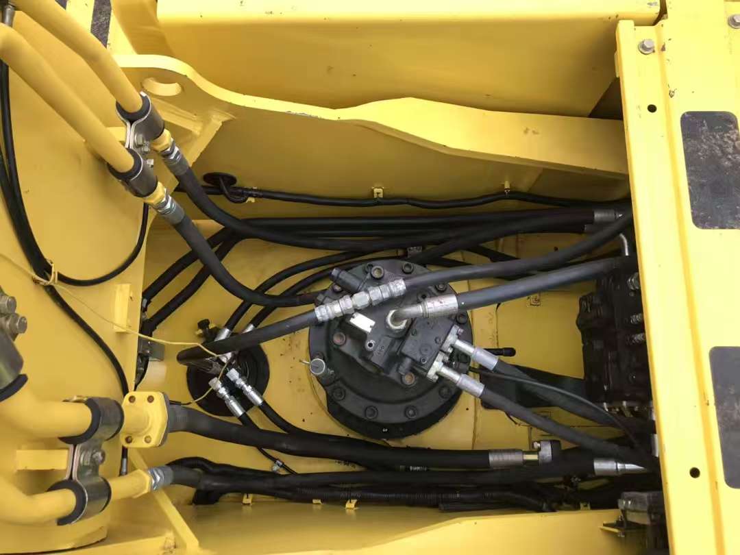 Kobelco SK350 Yellow Tail image 2