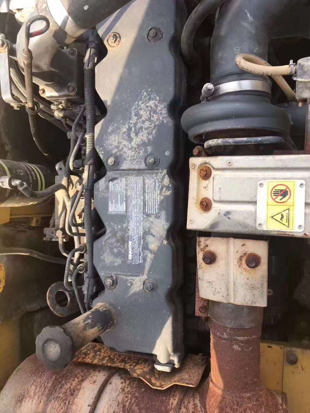 Komatsu 220-8 image 17