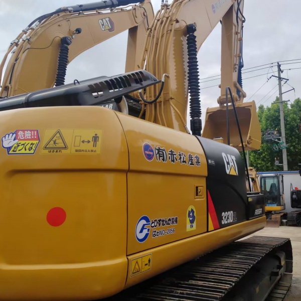 Caterpillar 323D2L