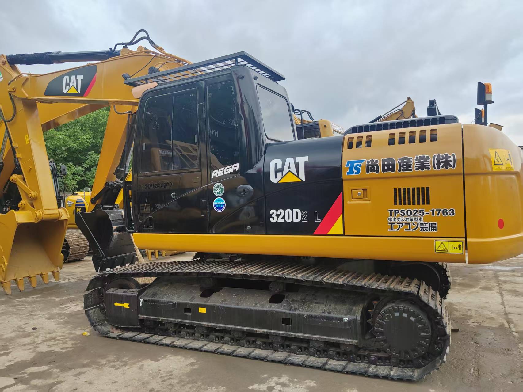 Caterpillar 320D 2 image 2