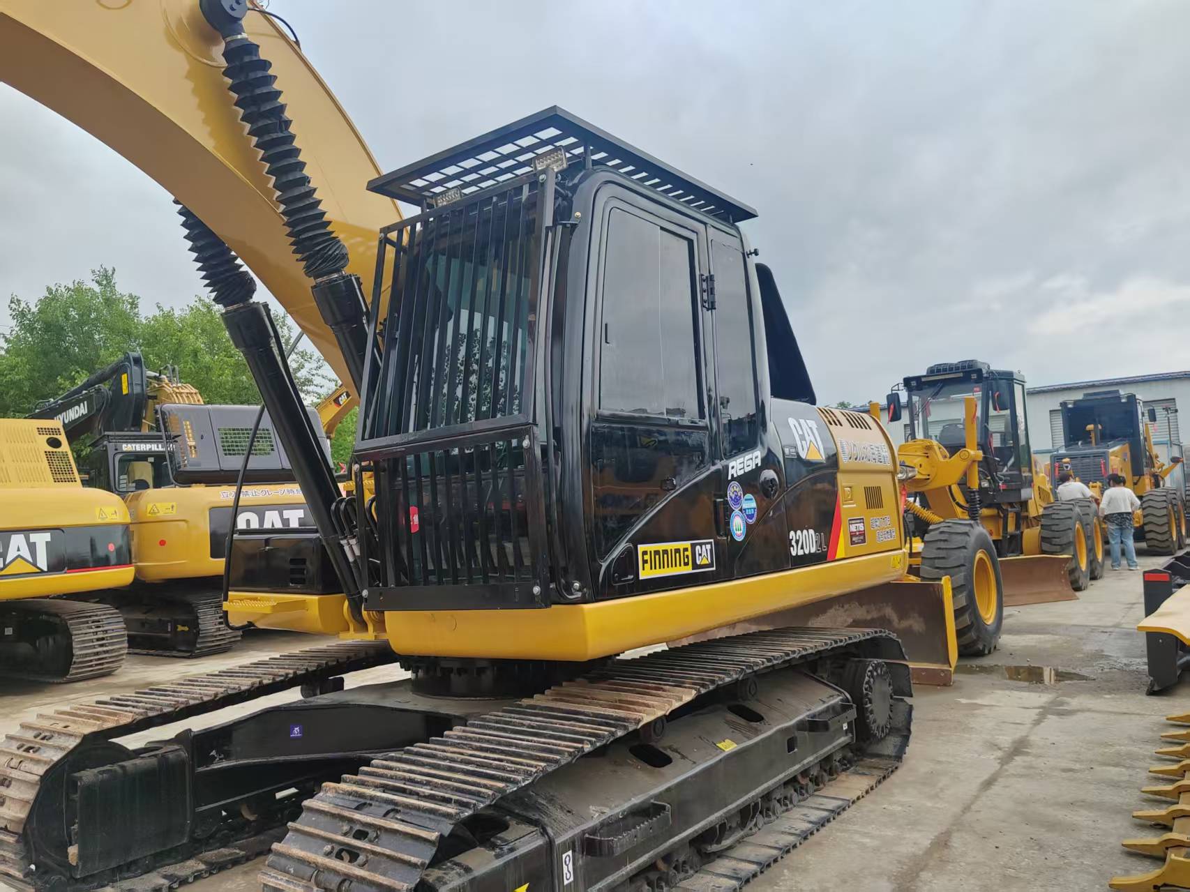 Caterpillar 320D 2 image 6