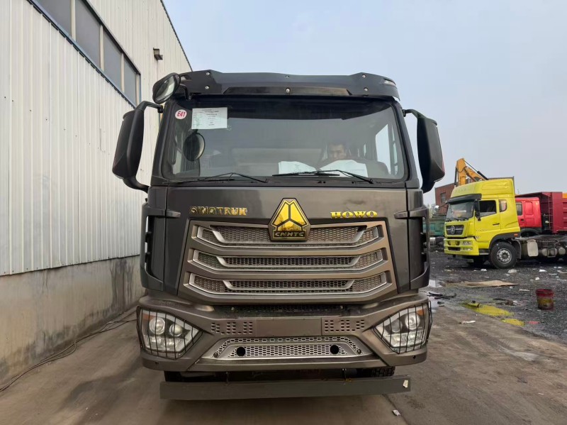 Sinotruk Hohan 6×4 Dump Truck image 2