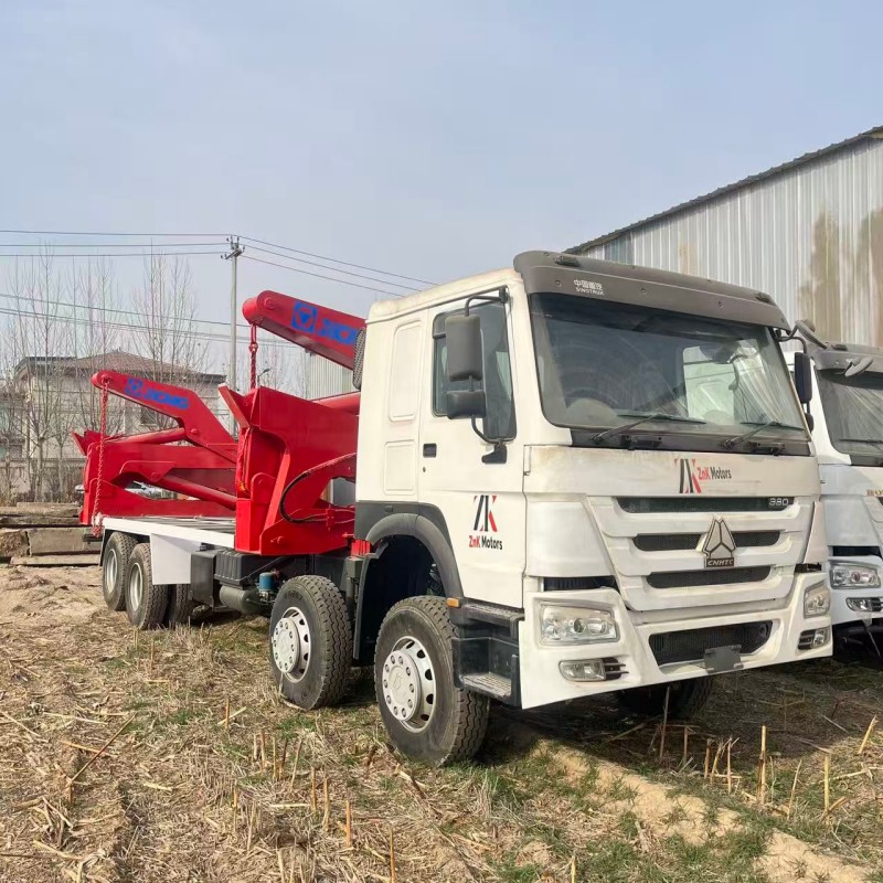Sinotruk HOWO 6×4 Side-Lifting Dump Truck image 2