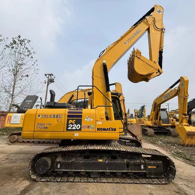 Komatsu 220（2）