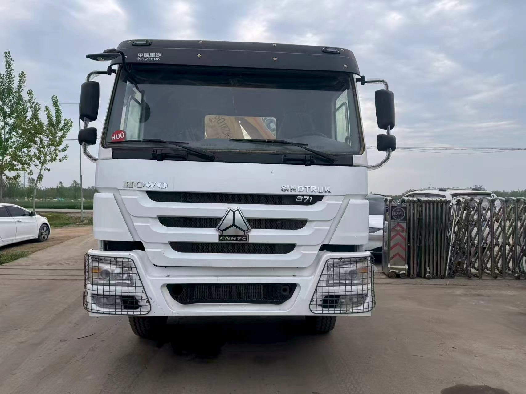 HOWO 8×4 14-ton Crane Truck image 2