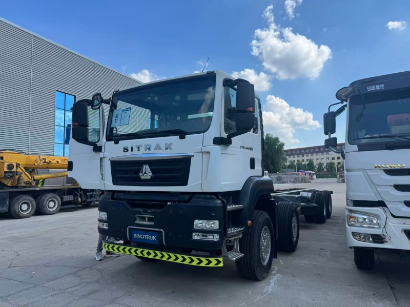 Sinotruk SITRAK 8×4 Chassis in White image 2