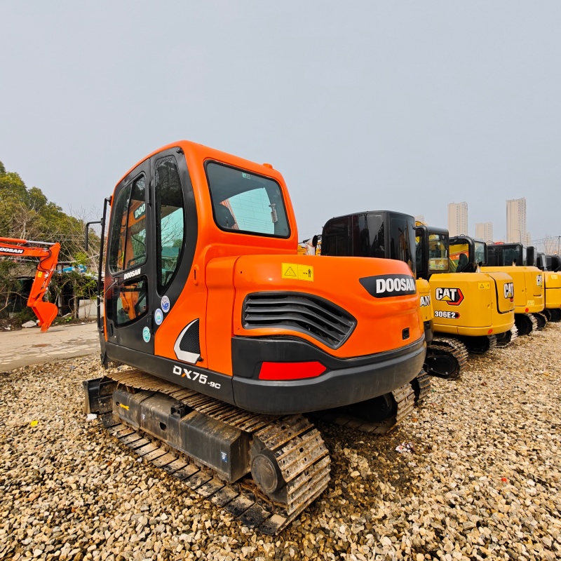 Doosan  DX75 image 2