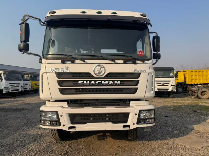 F3000 6×4 Tractor Truck in White image 2