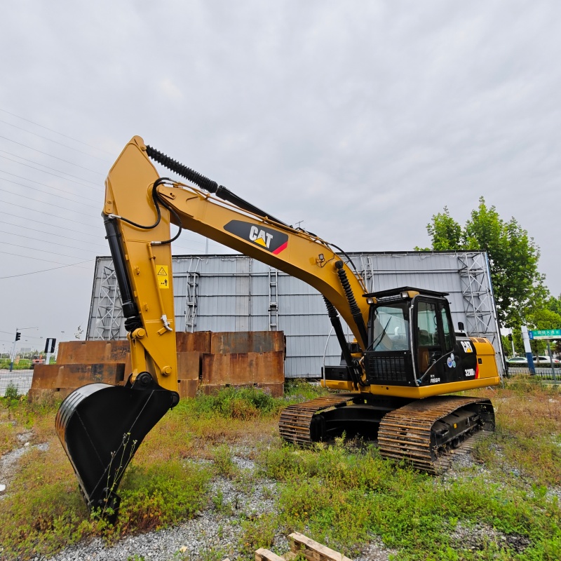 Caterpillar  320D2 image 2