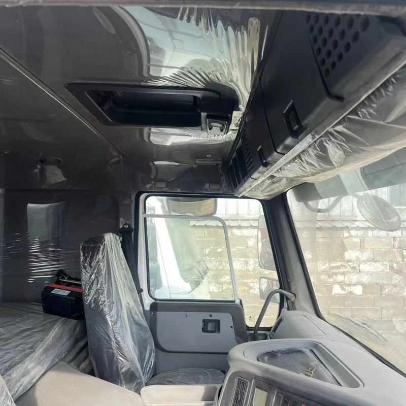 Sinotruk HOWO 6×4 Side-Lifting Dump Truck image 11