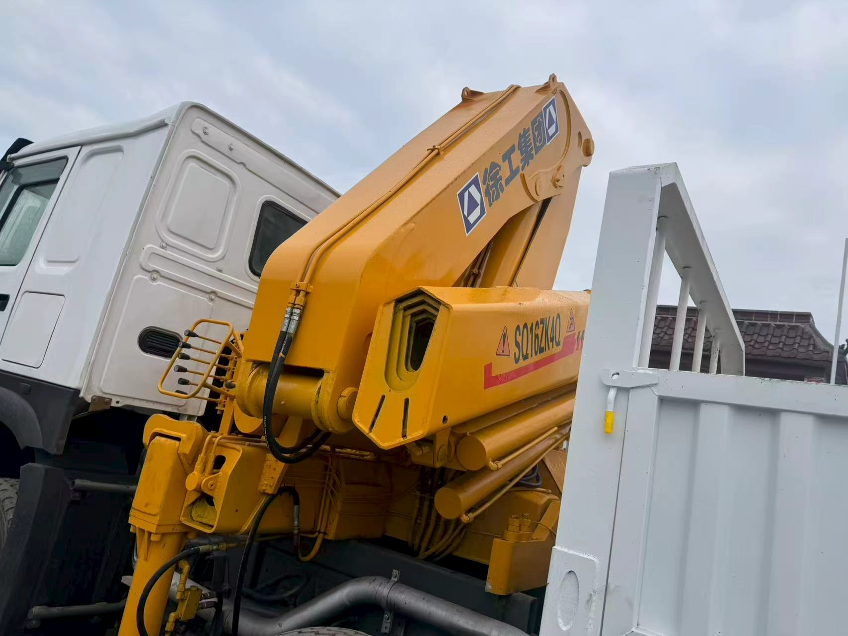 HOWO 8×4 14-ton Crane Truck image 11