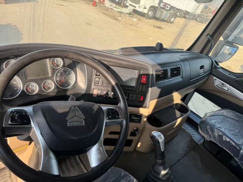 Sinotruk HOWO TX 8×4 Mixer Truck image 11