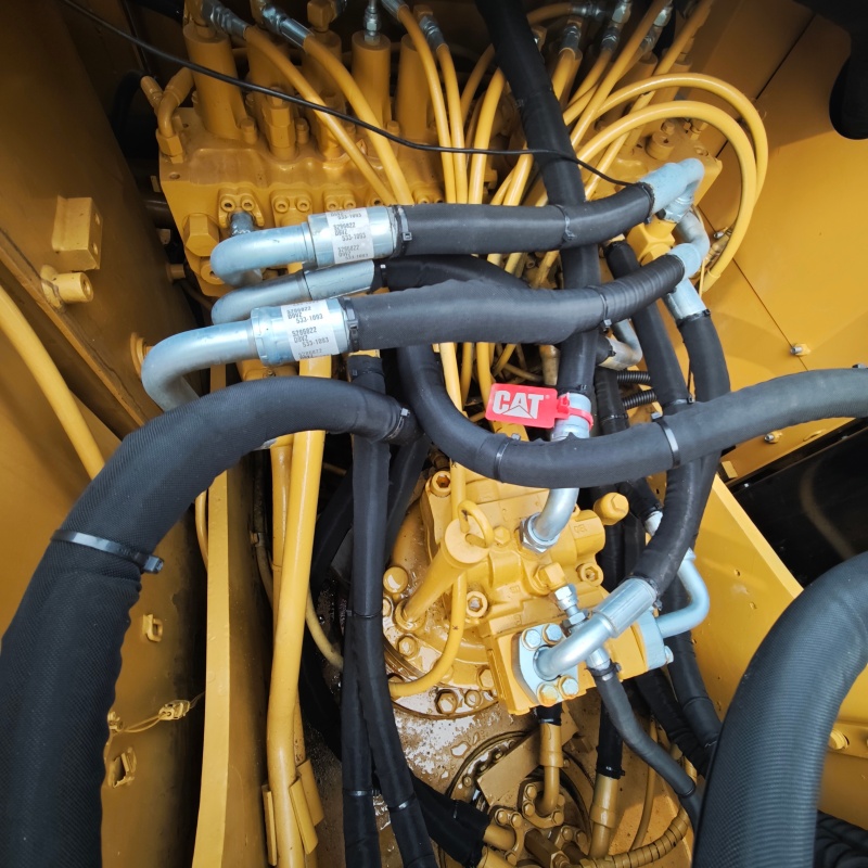 Caterpillar 320D2L image 10