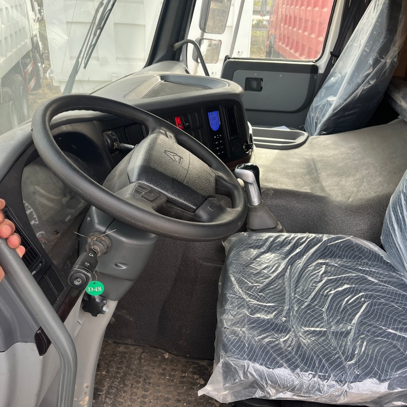 Sinotruk HOWO 6×4 Dump Truck with 13R22.5 Tires image 12