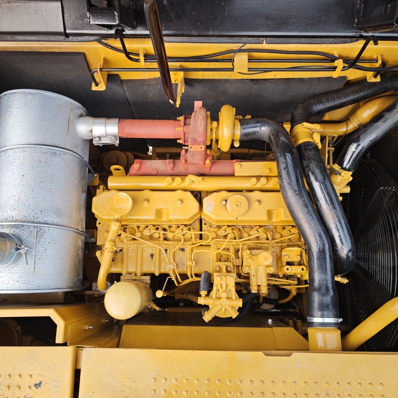 Caterpillar 320D2L image 11