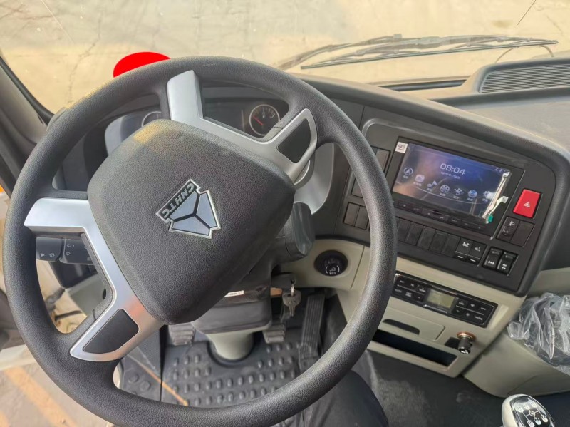 HOHAN 6×4 Van Truck image 12