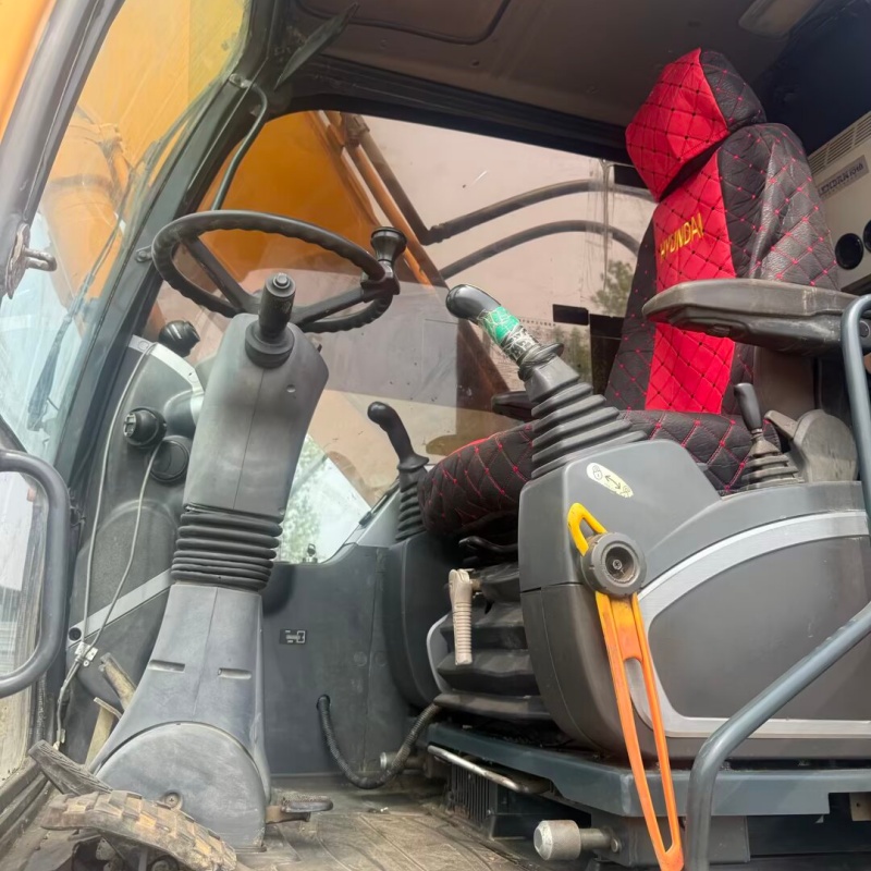 Hyundai 210 Wheeled Excavator image 11