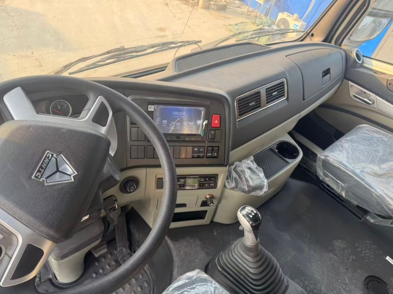 HOHAN 6×4 Van Truck image 13