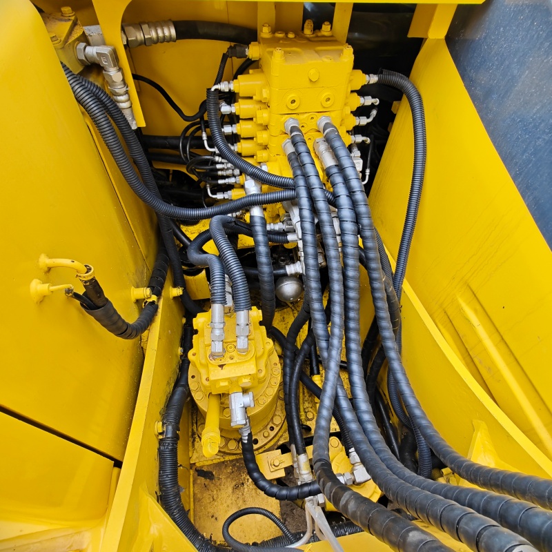 Komatsu 130 image 12
