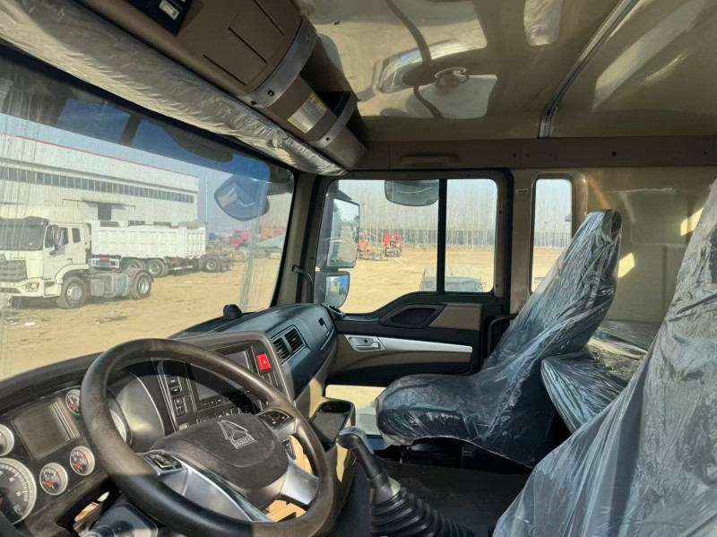 Sinotruk HOWO TX 8×4 Mixer Truck image 14