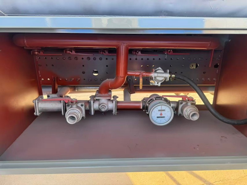 Sinotruk HOWO TX 6×4 Oil Tanker Truck image 14