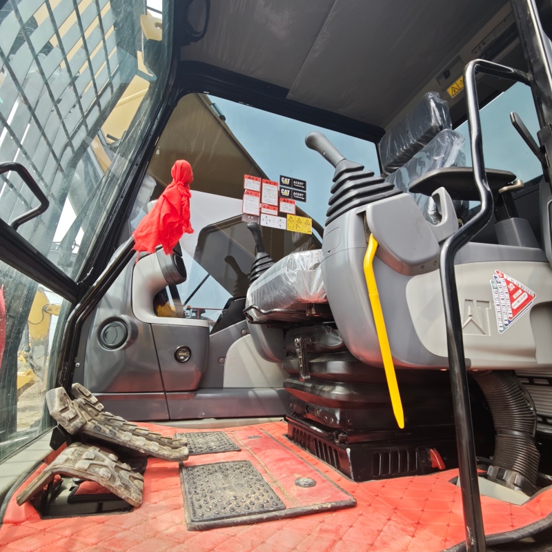 Caterpillar 340D2L image 13