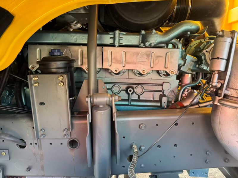 Sinotruk HOWO 6×4 Dump Truck in Yellow image 16