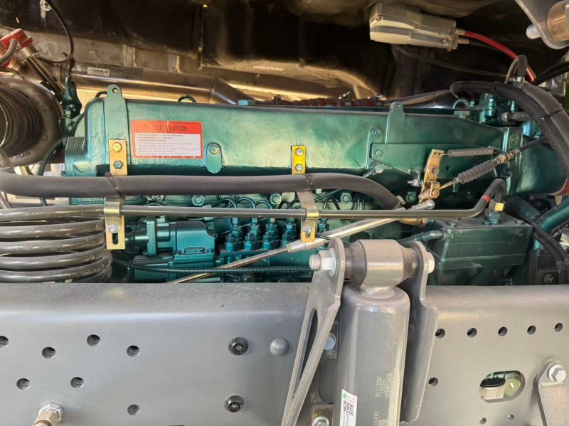 Sinotruk HOWO TX 6×4 Oil Tanker Truck image 16