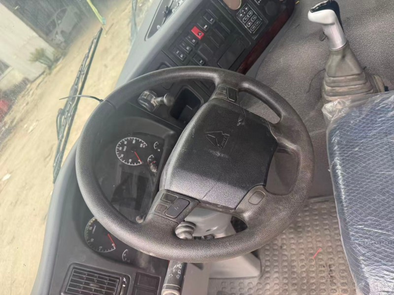 Sinotruk HOWO 6×4 Dump Truck in Red image 18