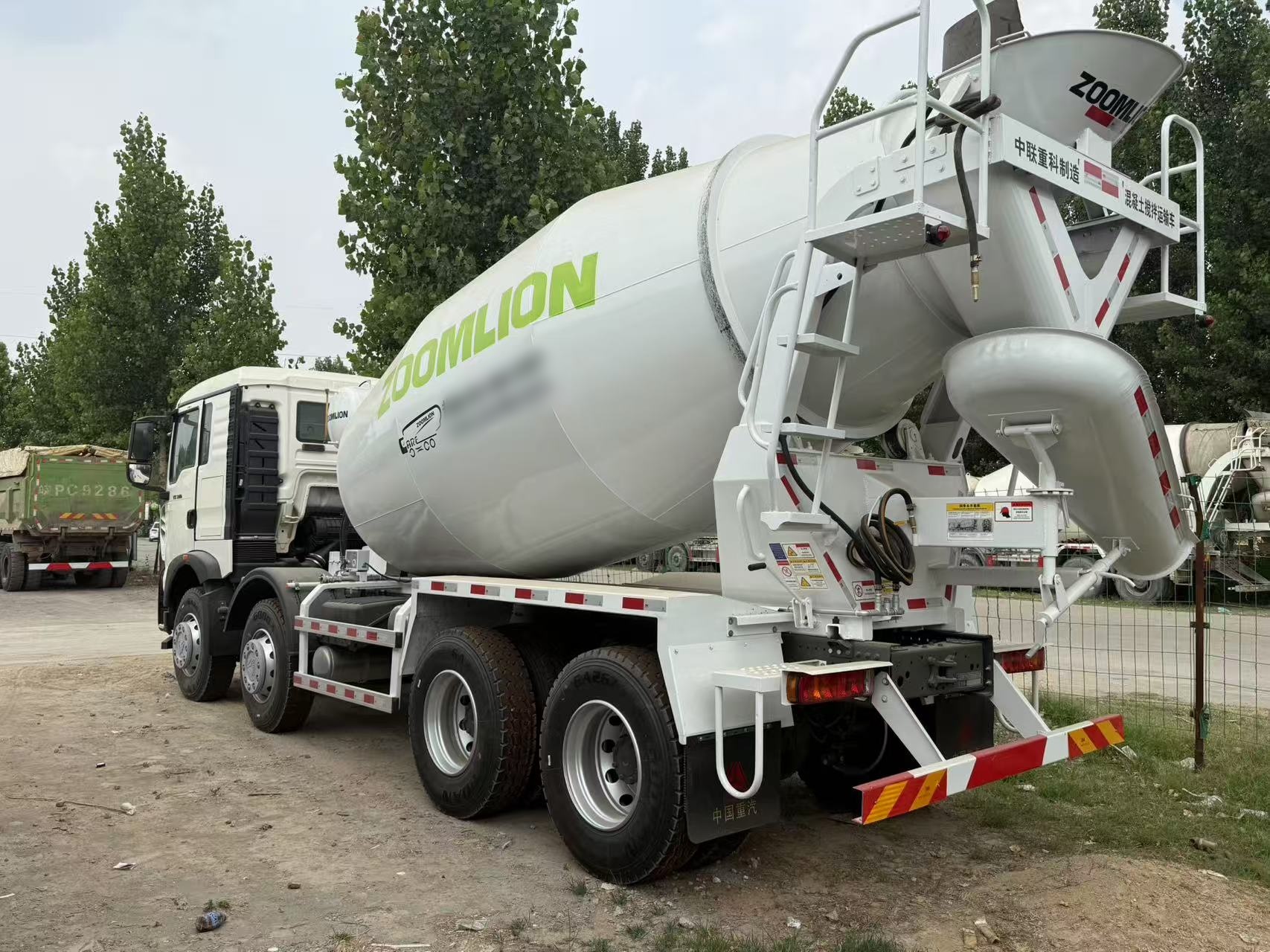 Sinotruk HOWO TX 8×4 Mixer image 2