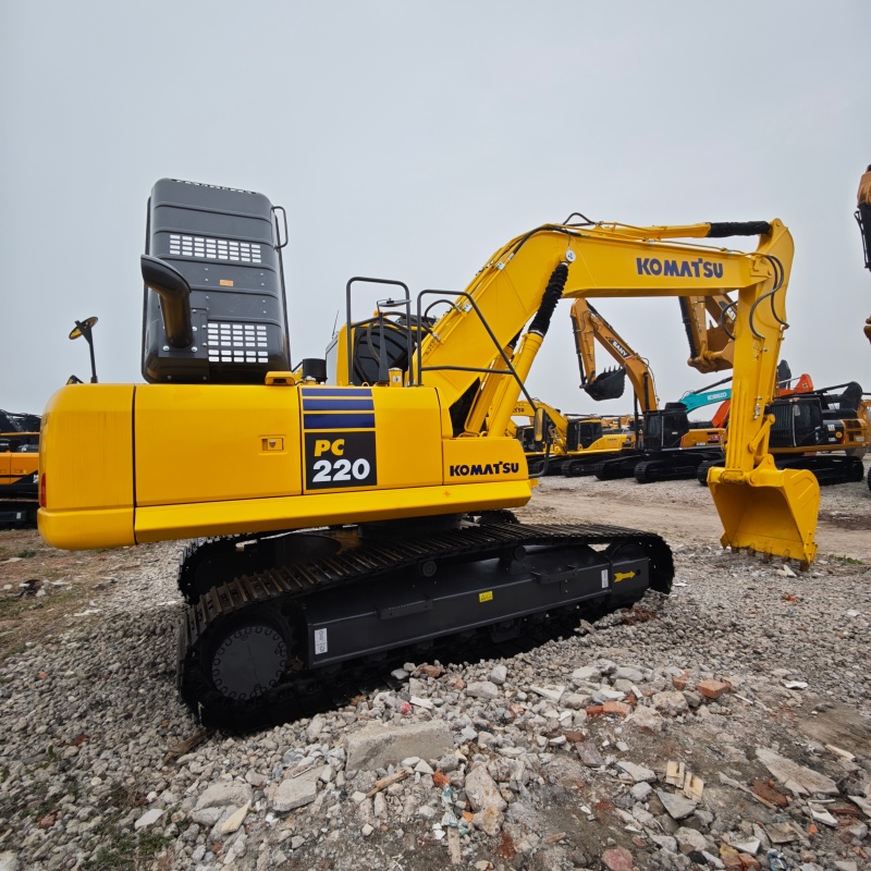 Komatsu  220 image 4