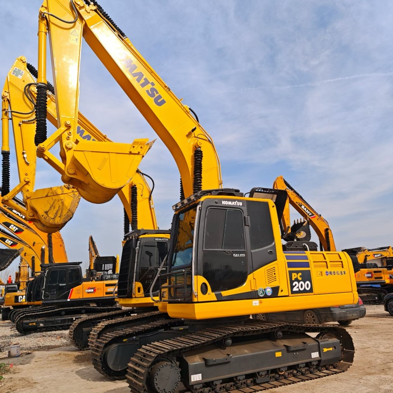 Komatsu 200