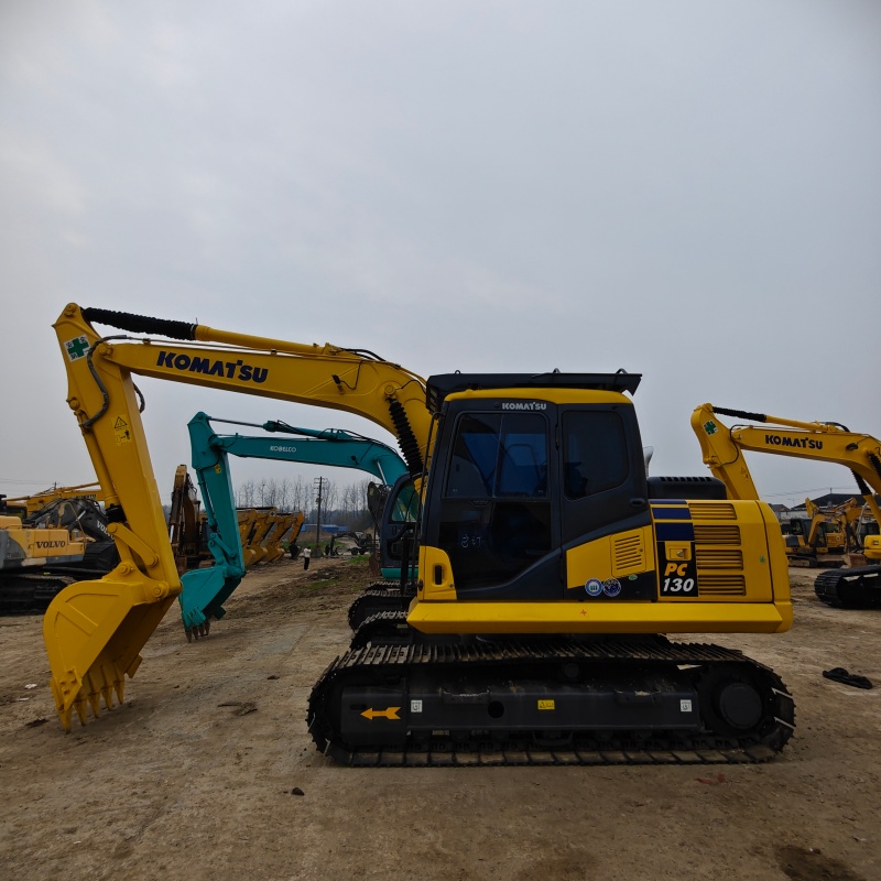 Komatsu 130 image 2