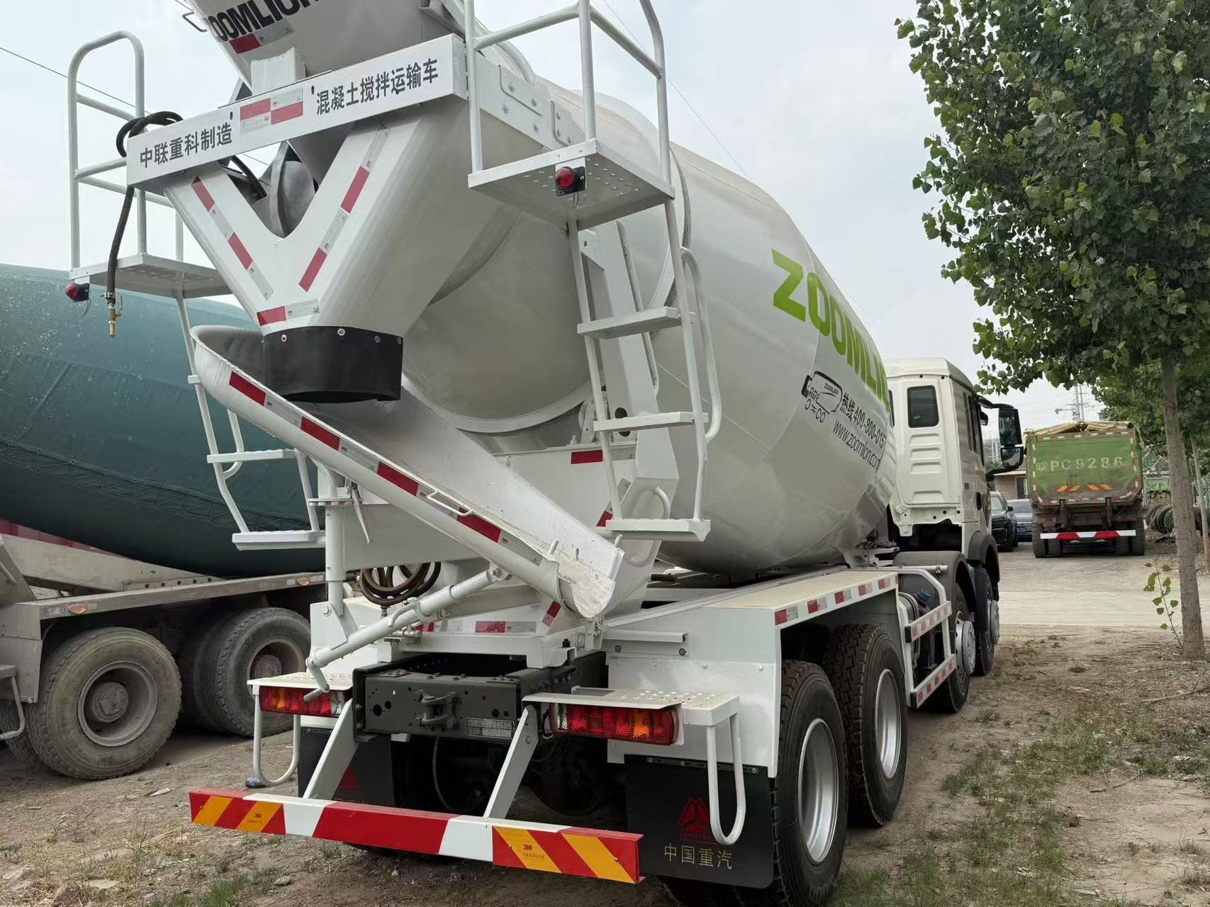 Sinotruk HOWO TX 8×4 Mixer image 3