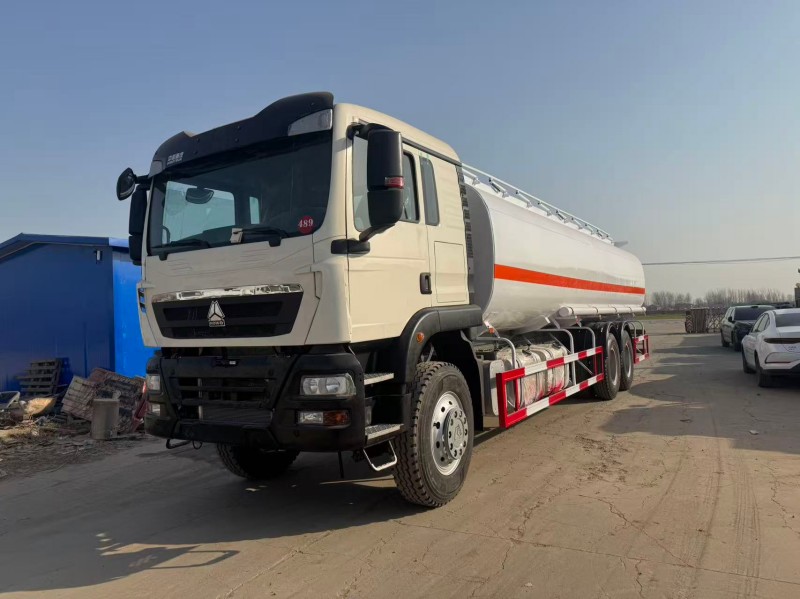 Sinotruk HOWO TX 6×4 Oil Tanker Truck image 3