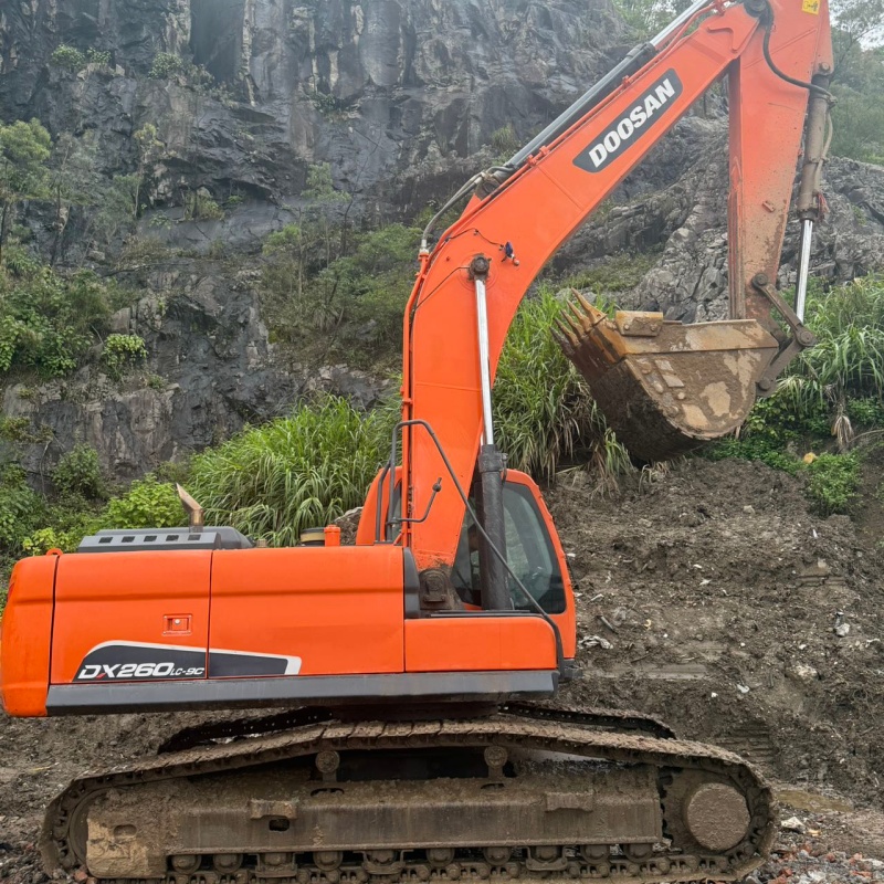 Doosan DX260 image 2