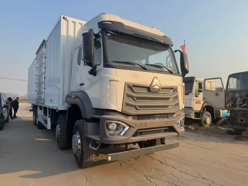 HOHAN 6×4 Van Truck image 3
