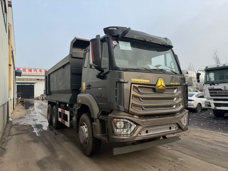 Sinotruk Hohan 6×4 Dump Truck image 4