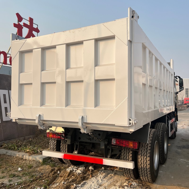 Sinotruk Hohan 6×4 Dump Truck in White image 4