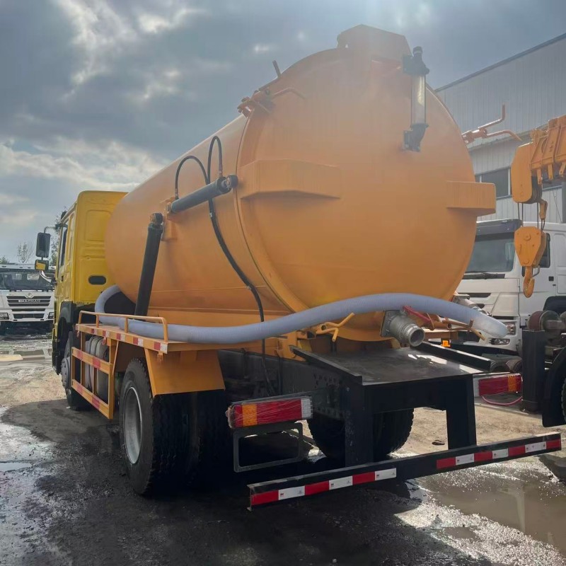 HOWO 4×2 Sewage Suction Truck image 4