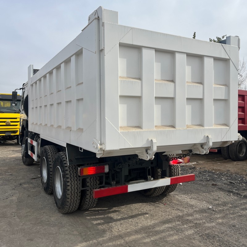 Sinotruk HOWO 6×4 Dump Truck with 13R22.5 Tires image 4