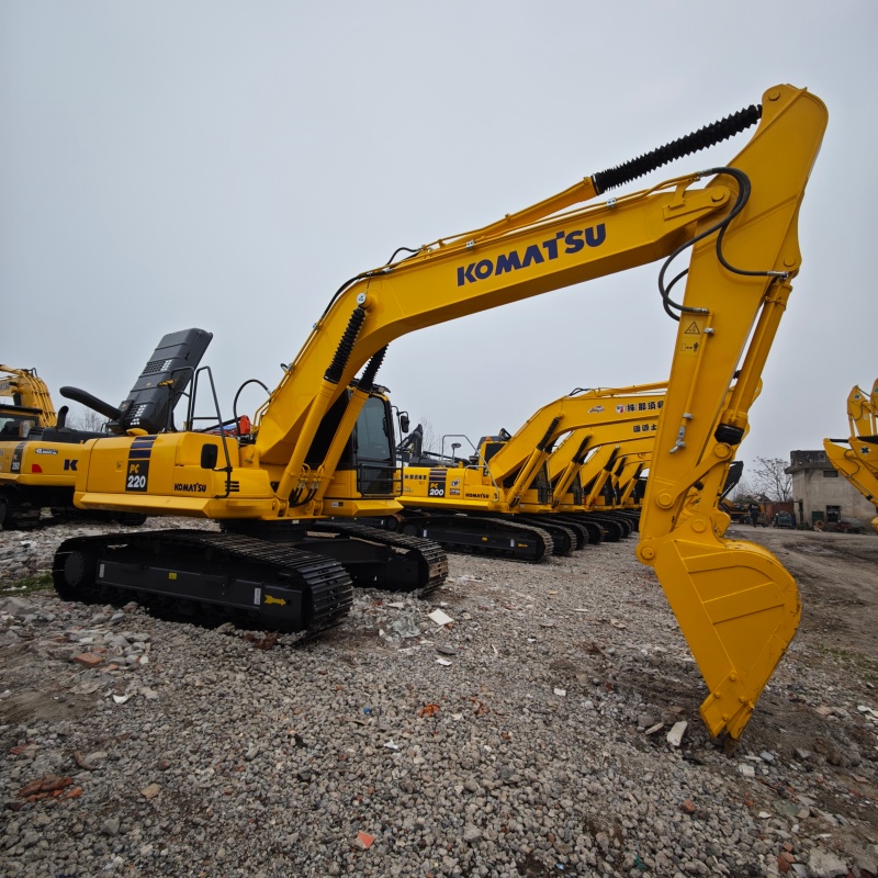 Komatsu  220 image 3